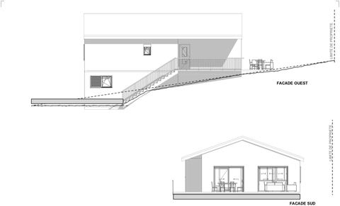 Façades ouest et sud : escalier extérieur, terrasse et baies coulissantes