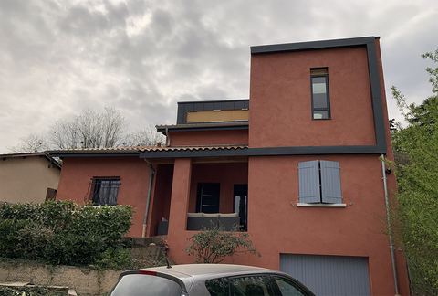 La surélévation vue sous un ciel couvert